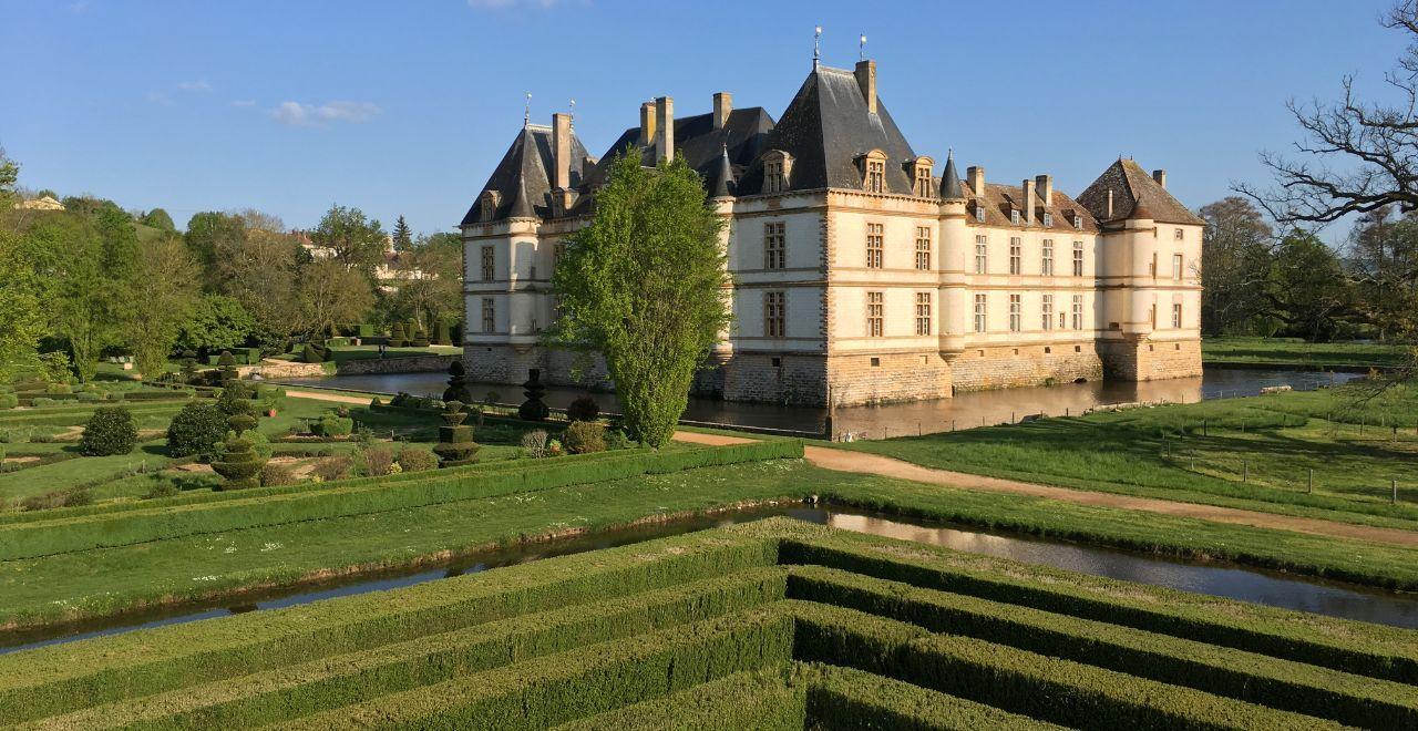 Château de Sully-sur-Loire with formal gardens.
