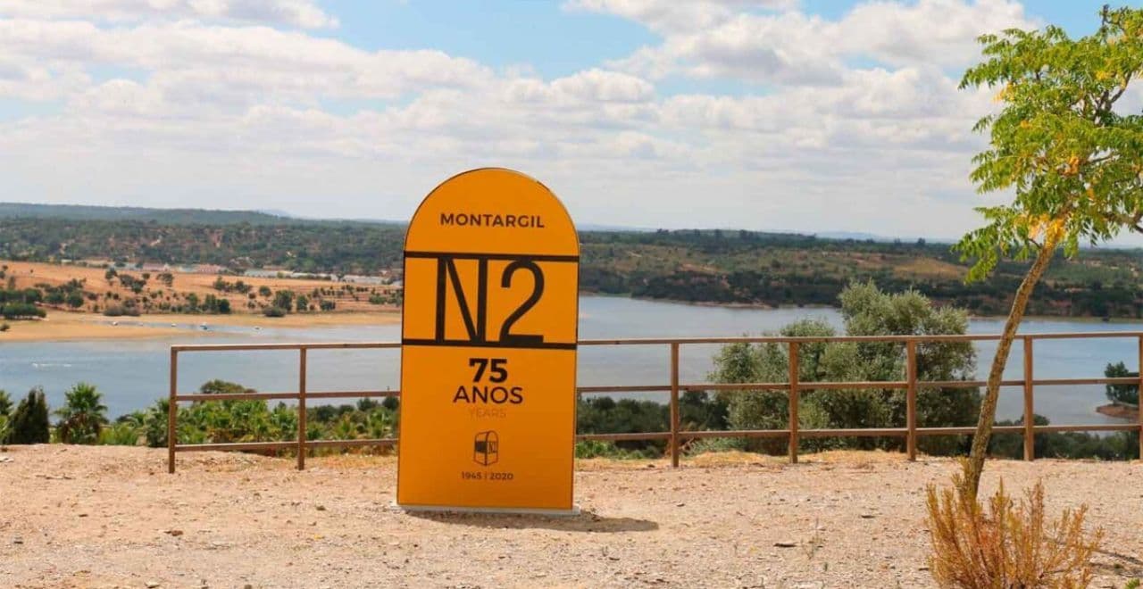 N2 road milestone in Montargil overlooking lake and countryside