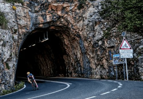 Cyclist descending out of the Monnaber tunnel